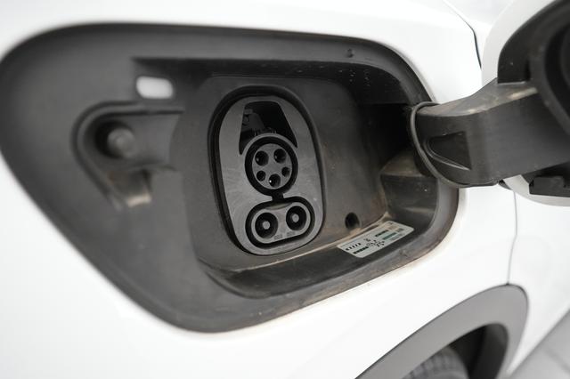 2021 Volkswagen ID.4 — photo 8 of 22