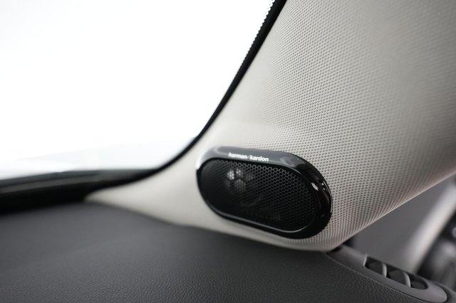 2024 MINI Cooper SE — photo 23 of 28