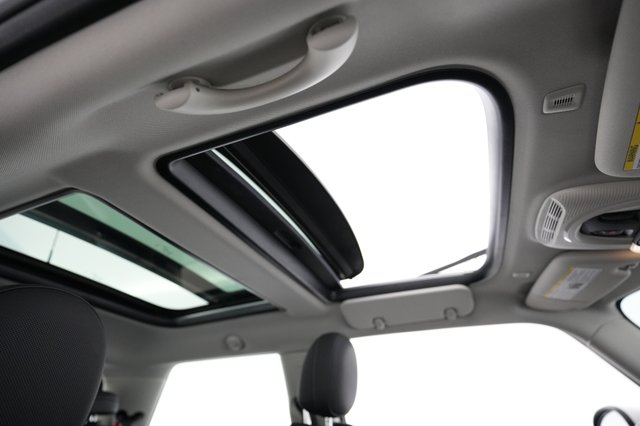 2024 MINI Cooper SE — photo 25 of 28