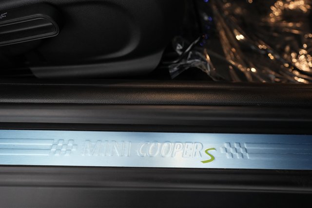 2024 MINI Cooper SE — photo 26 of 28
