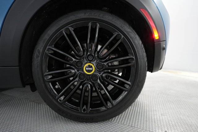 2024 MINI Cooper SE — photo 16 of 28