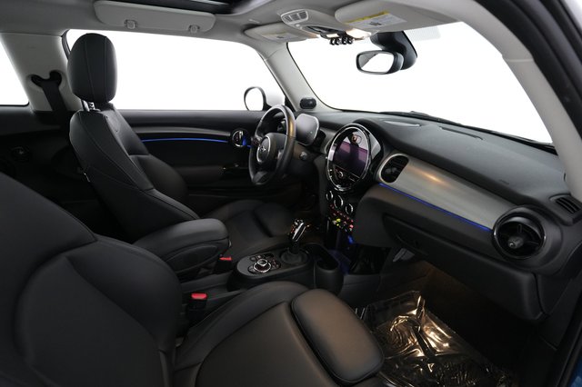 2024 MINI Cooper SE — photo 19 of 28