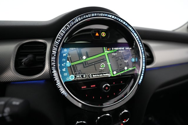 2024 MINI Cooper SE — photo 21 of 28