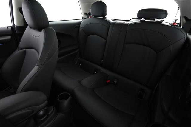 2024 MINI Cooper SE — photo 18 of 28