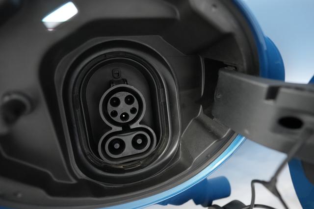 2024 MINI Cooper SE — photo 8 of 28