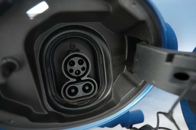 2024 MINI Cooper SE — photo 8 of 28