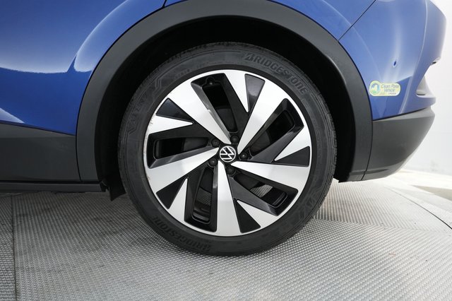 2021 Volkswagen ID.4 — photo 16 of 21