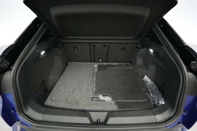 2021 Volkswagen ID.4 — photo 6 of 21