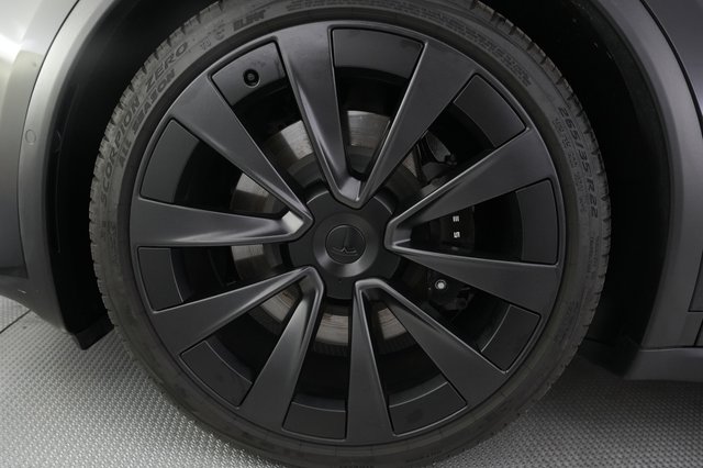 2023 Tesla Model X — photo 16 of 23