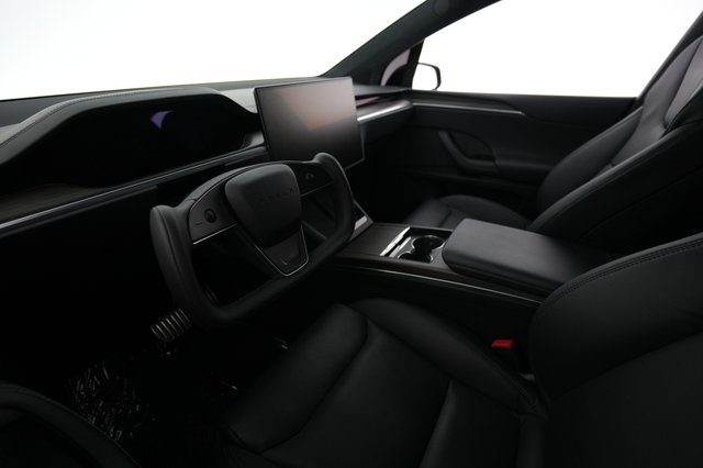 2023 Tesla Model X — photo 18 of 23