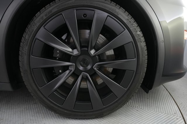 2023 Tesla Model X — photo 7 of 23