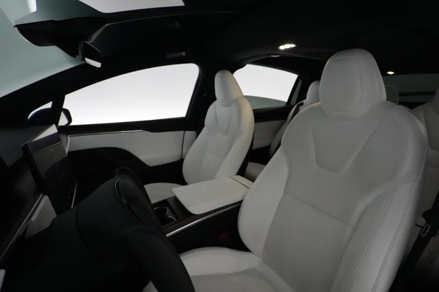 2022 Tesla Model X — photo 3 of 23