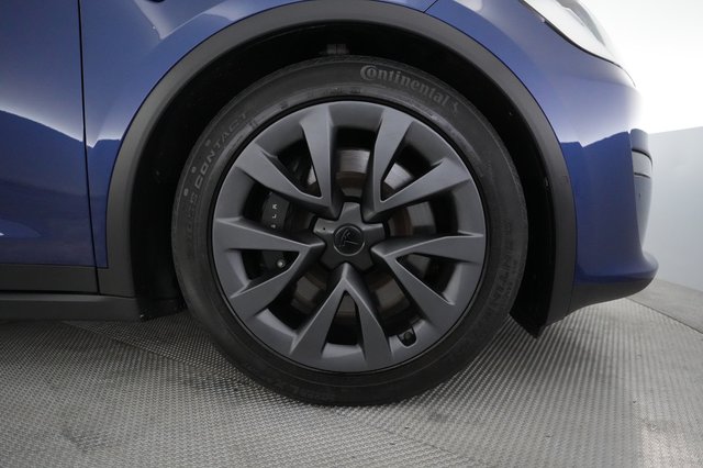 2022 Tesla Model X — photo 7 of 23