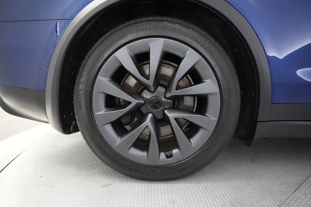 2022 Tesla Model X — photo 17 of 23