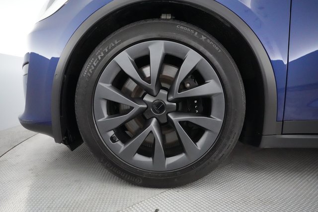 2022 Tesla Model X — photo 15 of 23