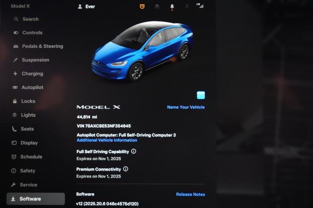 2022 Tesla Model X — photo 5 of 23