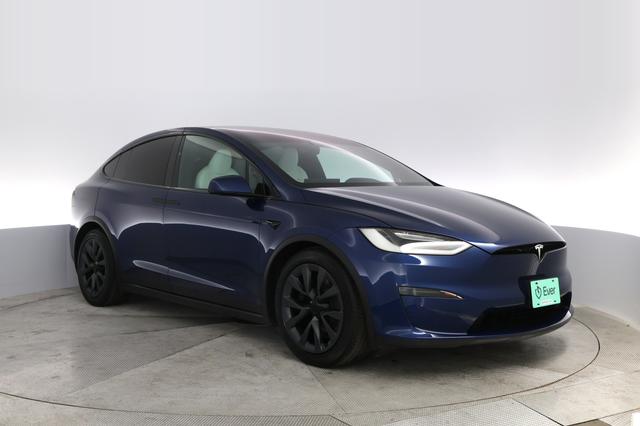 2022 Tesla Model X — photo 10 of 23