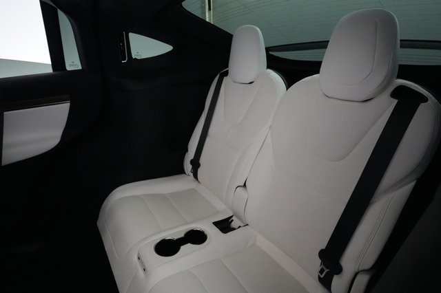 2022 Tesla Model X — photo 21 of 23