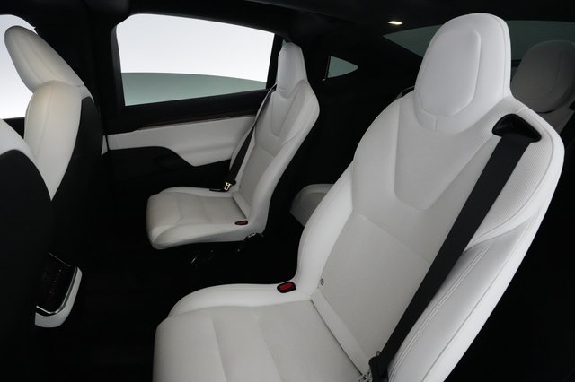 2022 Tesla Model X — photo 18 of 23