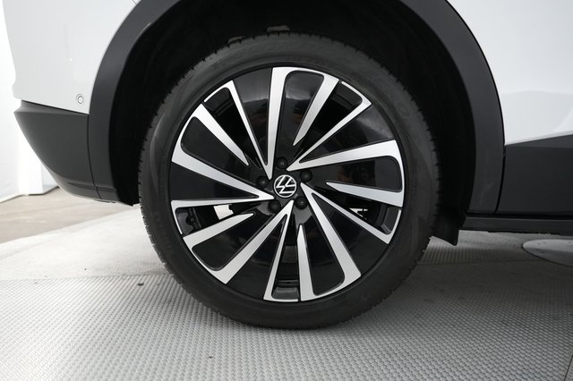 2023 Volkswagen ID.4 — photo 15 of 20