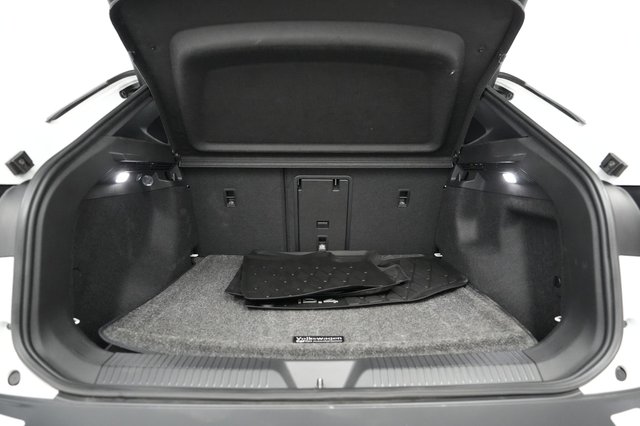 2023 Volkswagen ID.4 — photo 6 of 20