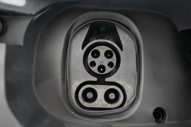 2023 Volkswagen ID.4 — photo 8 of 20