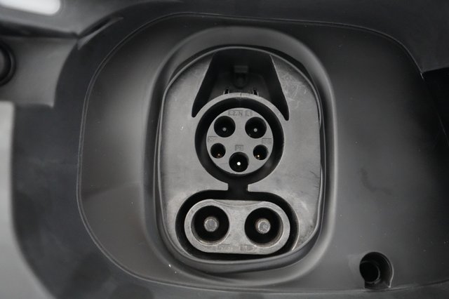 2023 Volkswagen ID.4 — photo 8 of 20