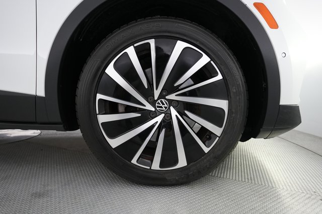 2023 Volkswagen ID.4 — photo 16 of 20