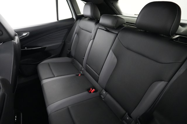 2023 Volkswagen ID.4 — photo 18 of 20