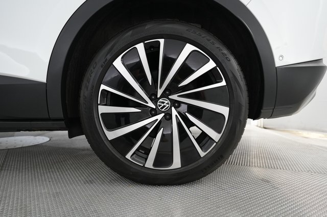 2023 Volkswagen ID.4 — photo 17 of 20