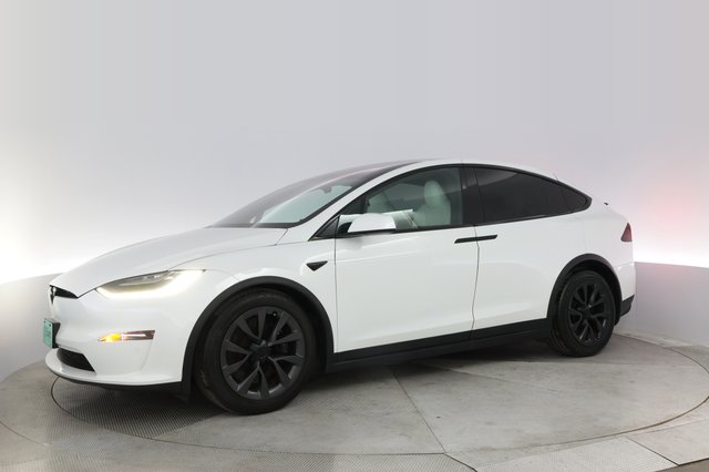 2022 Tesla Model X — photo 14 of 29