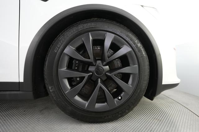 2022 Tesla Model X — photo 7 of 29
