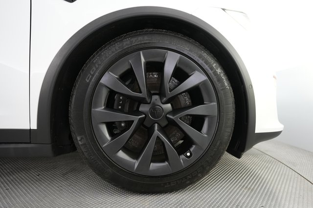 2022 Tesla Model X — photo 7 of 29