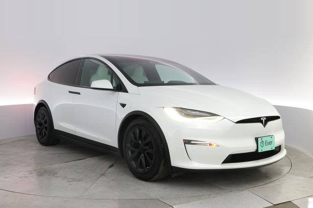 2022 Tesla Model X — photo 10 of 29