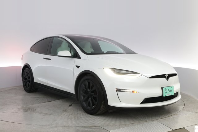 2022 Tesla Model X — photo 10 of 29
