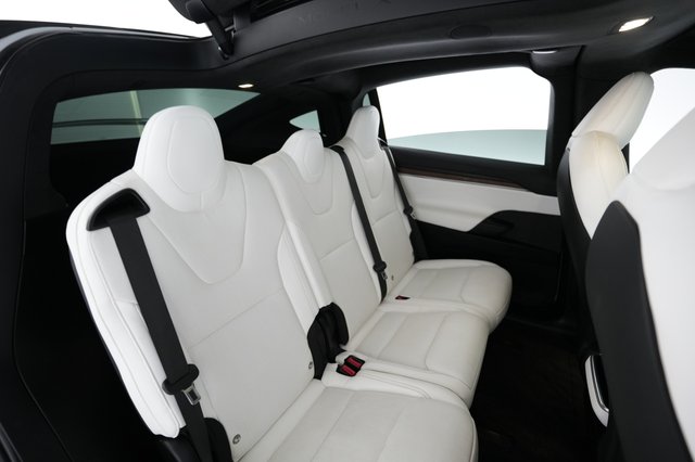 2022 Tesla Model X — photo 4 of 29
