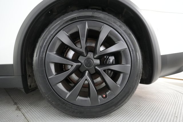 2022 Tesla Model X — photo 16 of 29