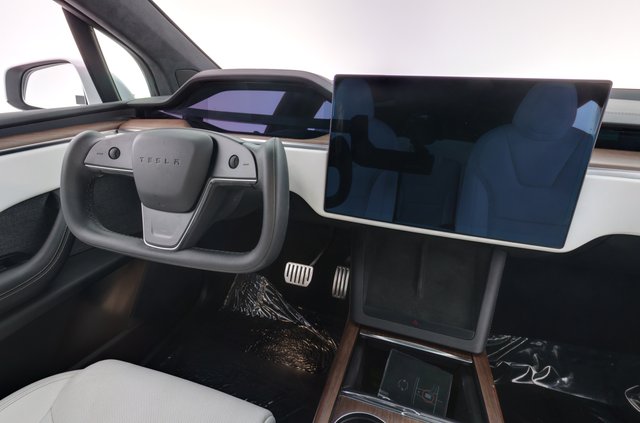 2022 Tesla Model X — photo 21 of 29