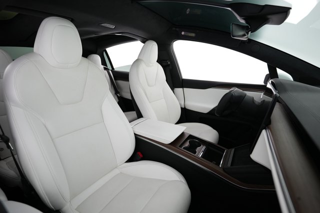 2022 Tesla Model X — photo 18 of 29