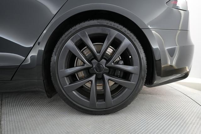 2023 Tesla Model S — photo 7 of 23
