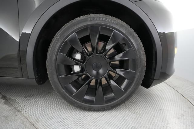 2022 Tesla Model Y — photo 7 of 24