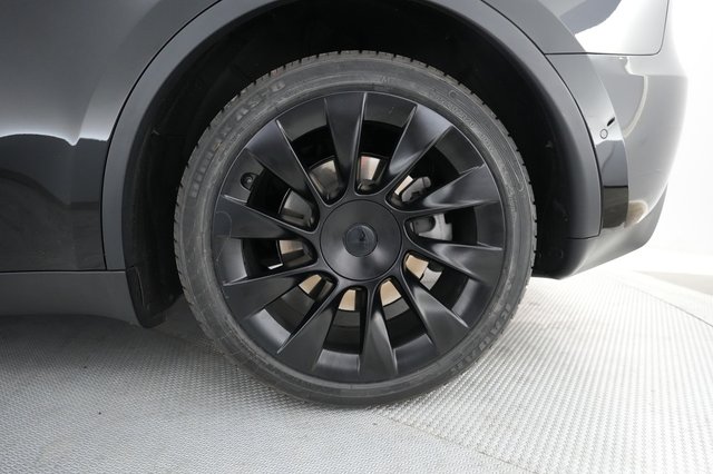 2022 Tesla Model Y — photo 16 of 24