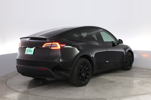 2022 Tesla Model Y — photo 2 of 24