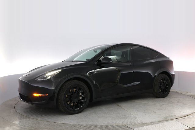 2022 Tesla Model Y — photo 14 of 24