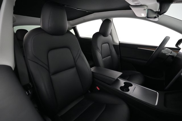 2022 Tesla Model Y — photo 18 of 24