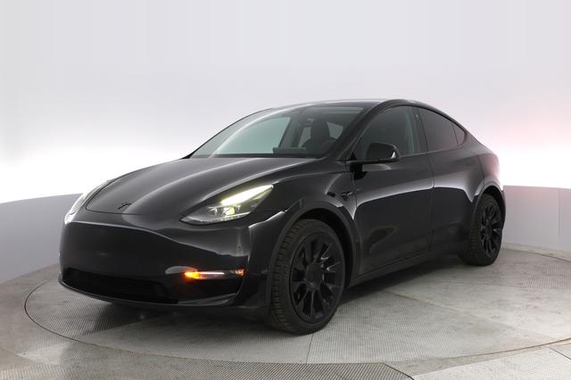 2022 Tesla Model Y — VIN 7SAYGDEEXNF555530