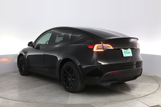 2022 Tesla Model Y — photo 13 of 24