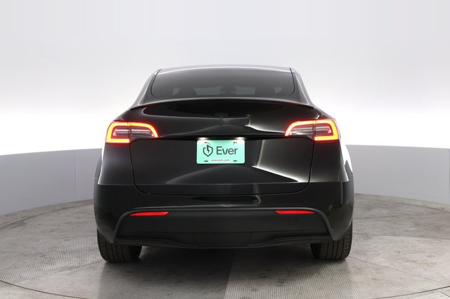 2022 Tesla Model Y — photo 12 of 24