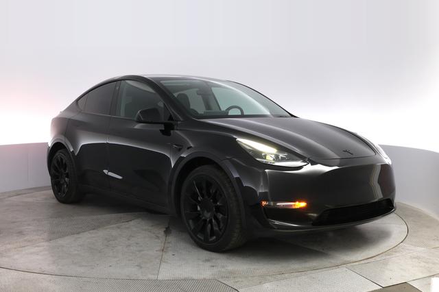 2022 Tesla Model Y — photo 10 of 24