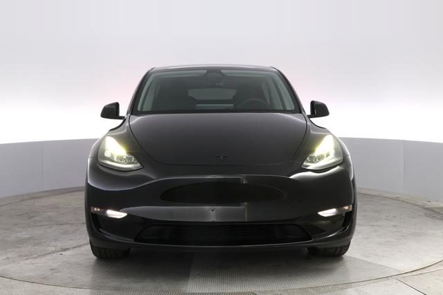 2022 Tesla Model Y — photo 9 of 24